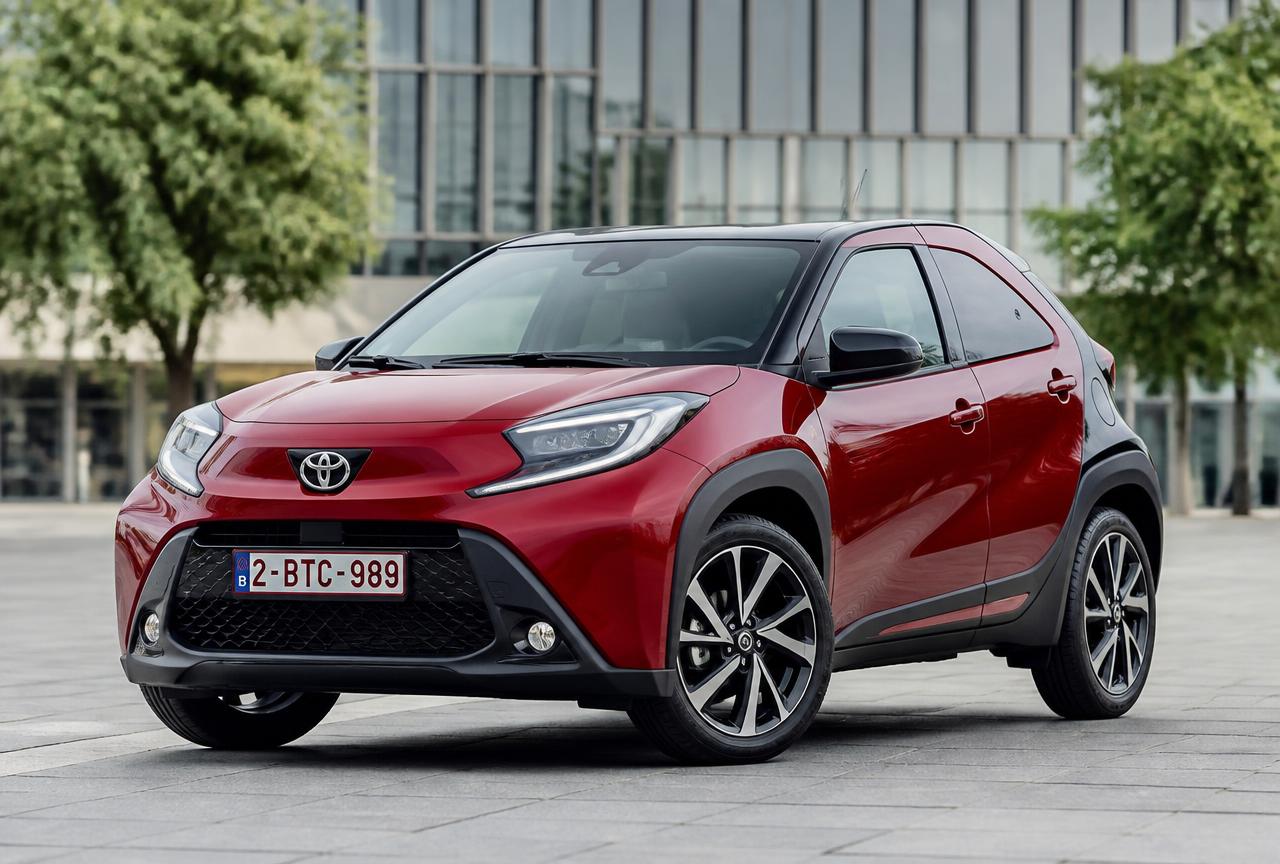 Toyota Aygo X 1.0 Active rossa in offerta noleggio a lungo termine a 219 euro al mese