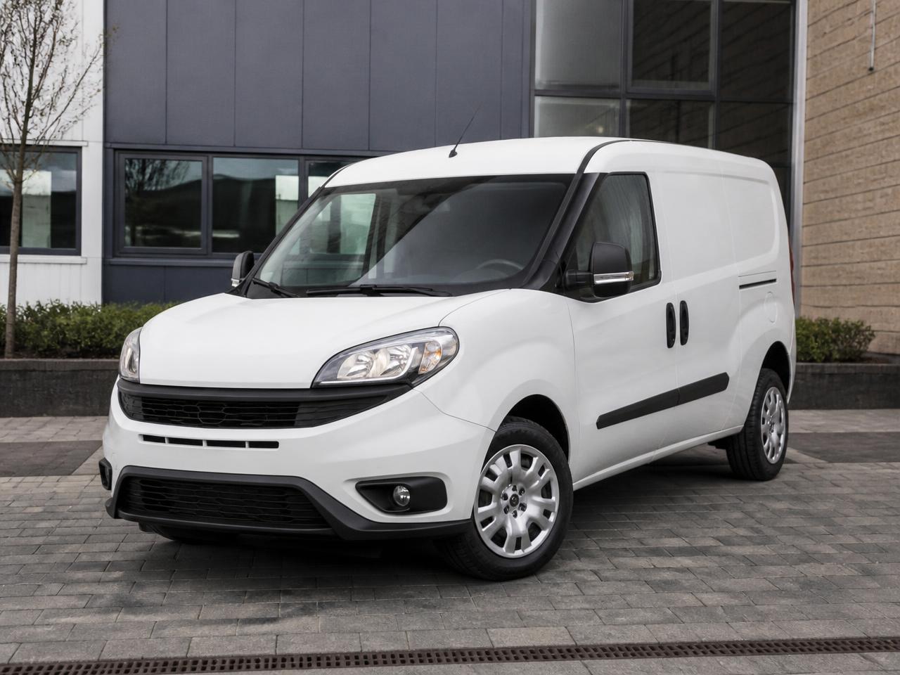 Fiat Doblo Van bianco in offerta noleggio a lungo termine per aziende